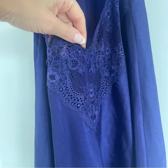 Victoria’s Secret Satin Chemise and Robe - Picture 3 of 6